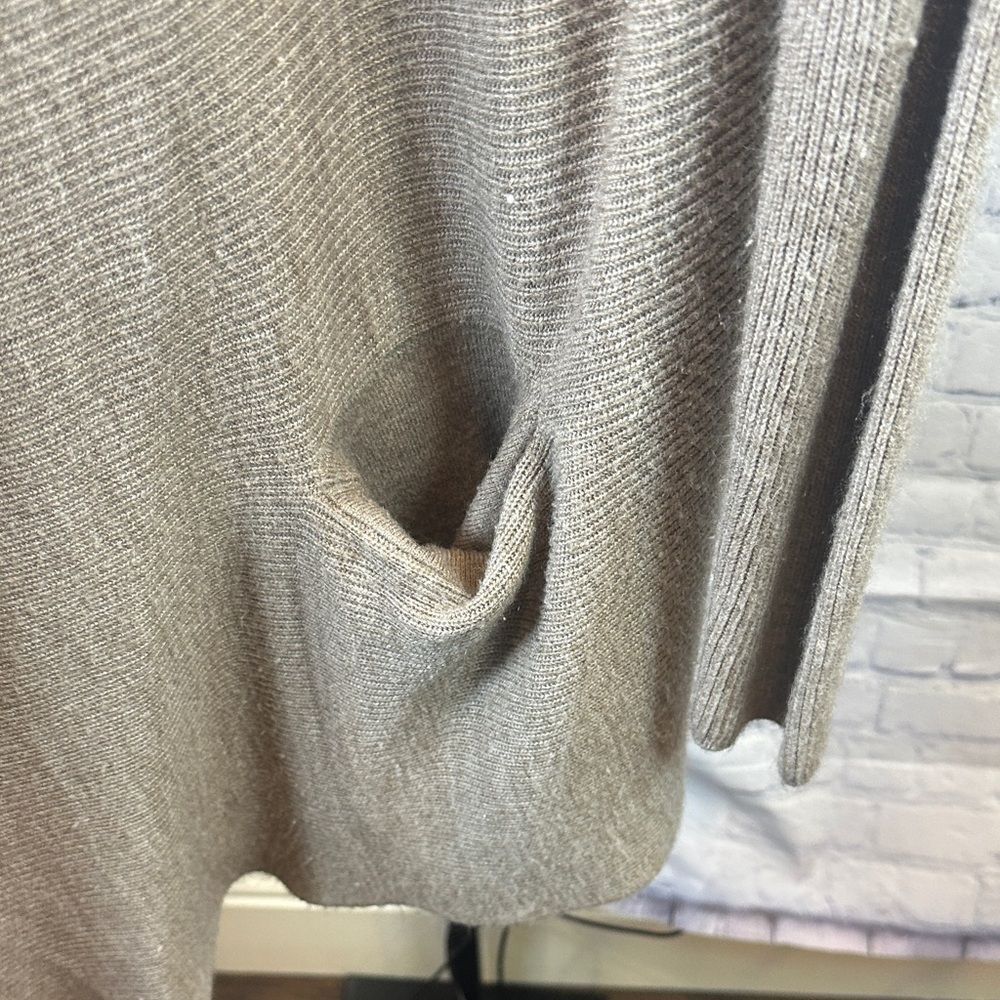 Elegant Beige Women's Cardigan - Picture 3 of 5